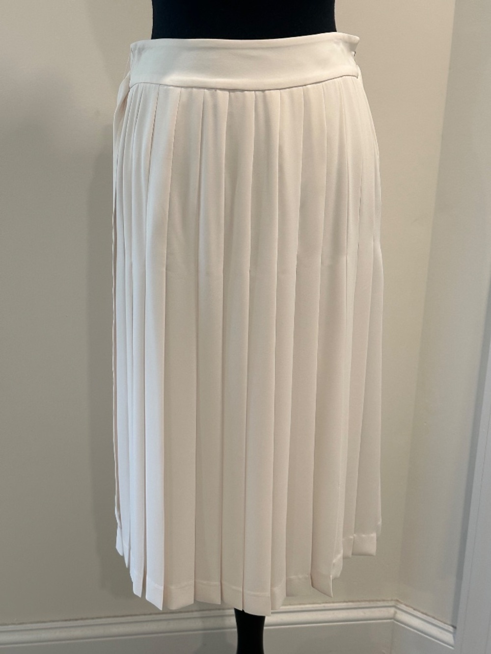 BANANA REPUBLIC NWT Ivory/White Flowy Pleated Midi Skirt, Size 6